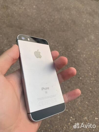 Телефон iPhone se 2016