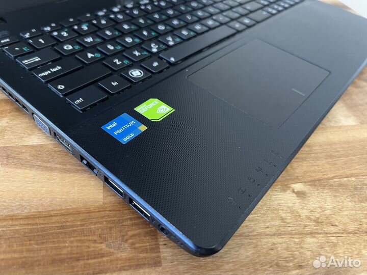 Игровой Asus Pentium 4 ядра 8Gb SSD256+500 GT 920M