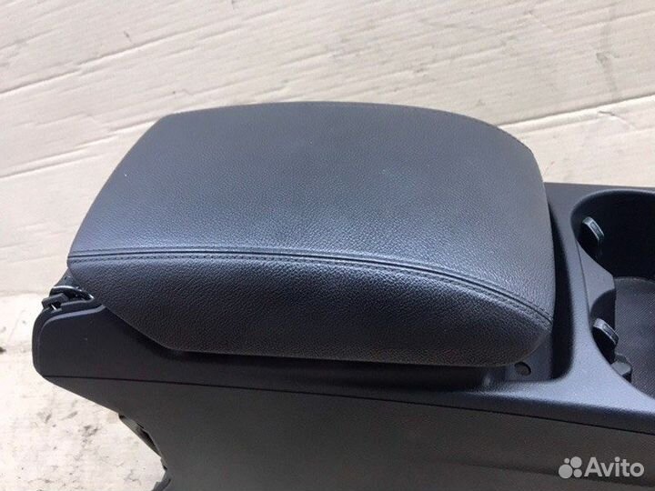 Крышка подлокотника Audi Q5 cglc 2013