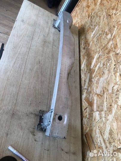 Усилитель бампера Audi A6