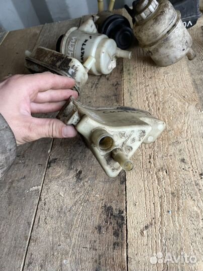 Бачок гура Renault Symbol 1