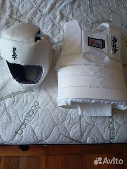 Жилет и шлем защитный для карате