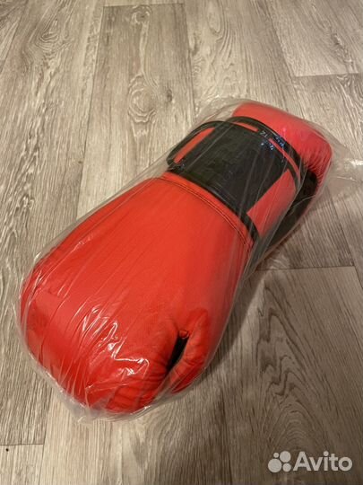 Боксерские перчатки Venum