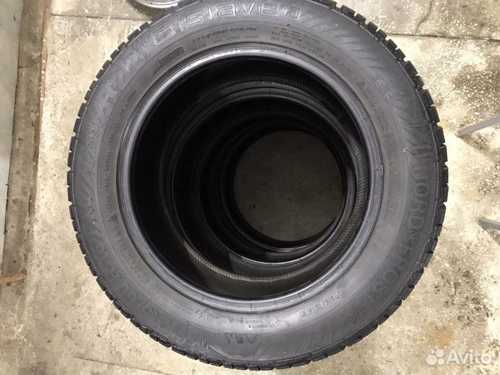 Gislaved NordFrost 100 215/60 R16 90T