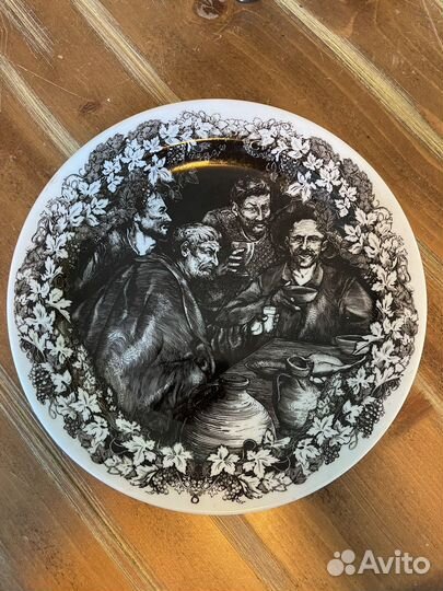 Настенная тарелка