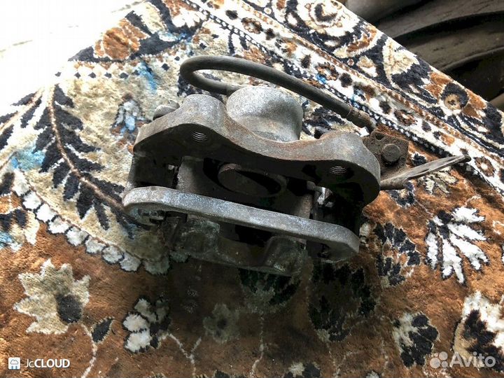 Суппорт на nissan stagea M35 VQ25