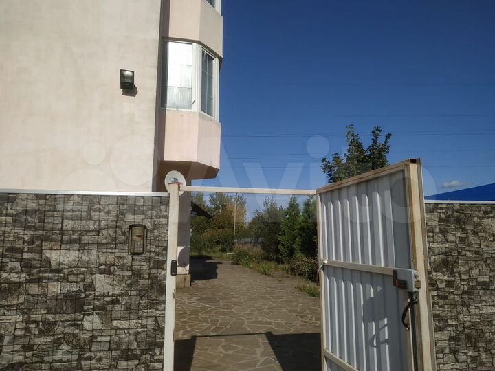 4-к. квартира, 109 м², 1/3 эт.