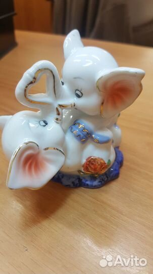 Статуэтка фарфор