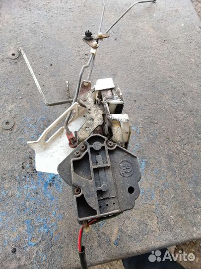 Замок двери передний правый kia clarus 2