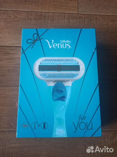Бритва (станок) Venus с кассетой (3 лезвия)