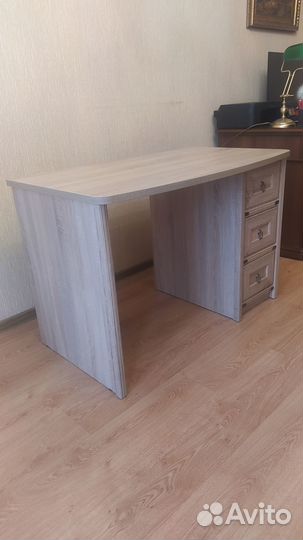 Детский письменный стол