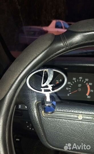 Эмблема на капот