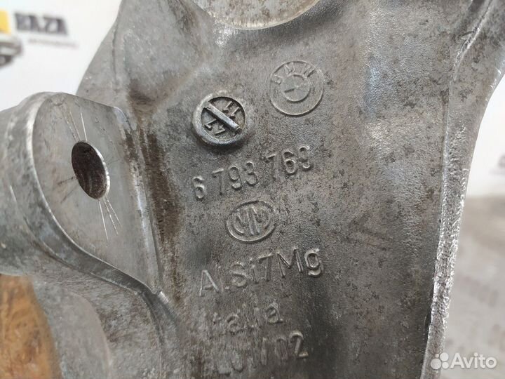 Кулак задний левый L BMW 5