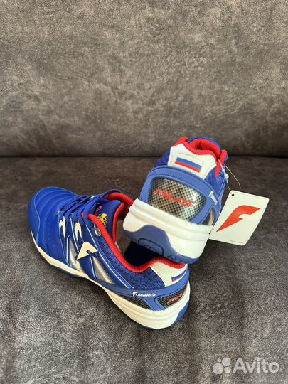 Продам кроссовки Forward