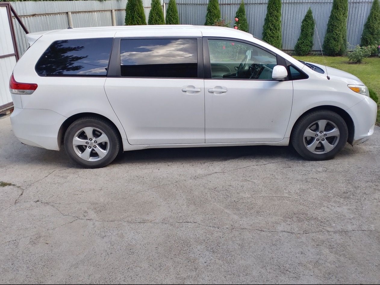 Toyota Sienna: фото владельца