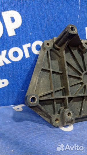 Кронштейн блока управления двигателем Opel Astra H