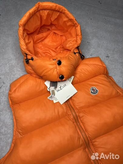 Жилетка moncler оранжевая