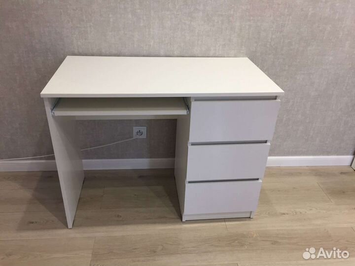 Стол письменный Челси Белый/Белый глянец