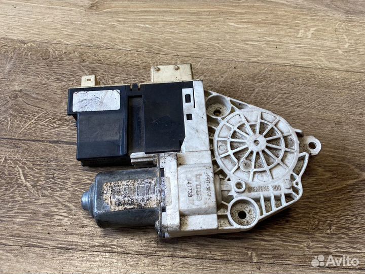 Peugeot 307 передний моторчик стеклопдъёмника R