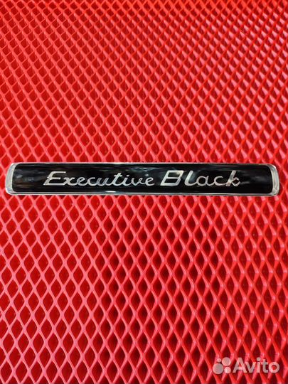 Эмблема шильдик на Таёту Executive Black