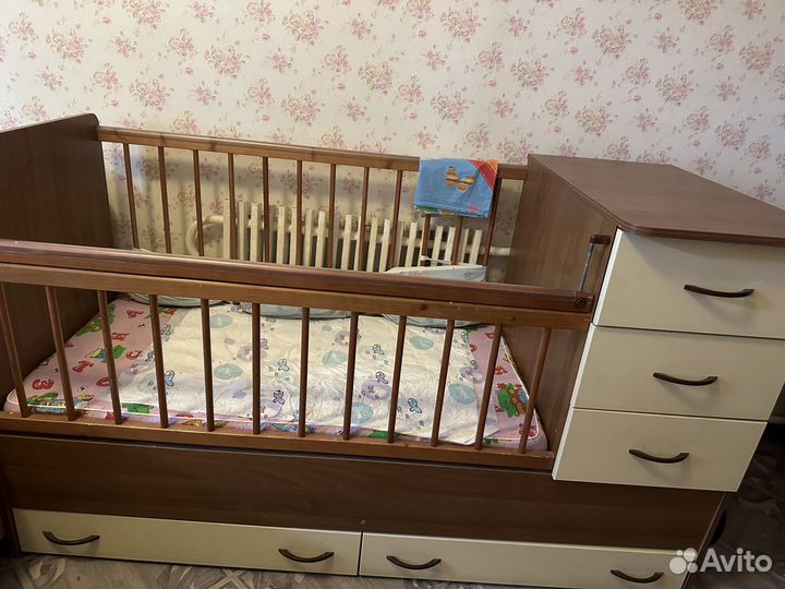 Детская кроватка