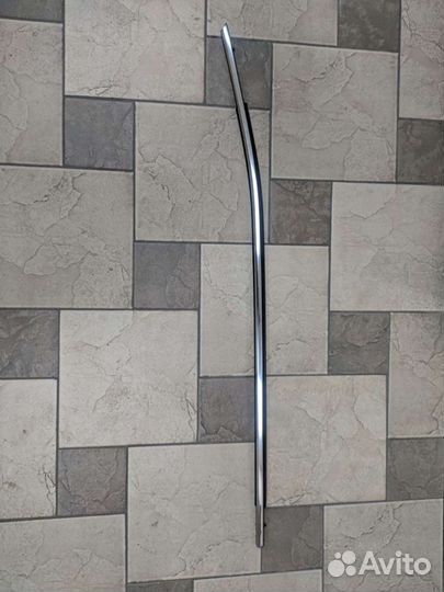 Молдинг стекла двери правый Toyota Camry