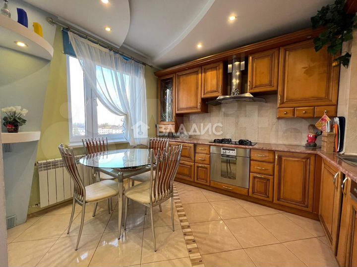 4-к. квартира, 107,8 м², 8/9 эт.