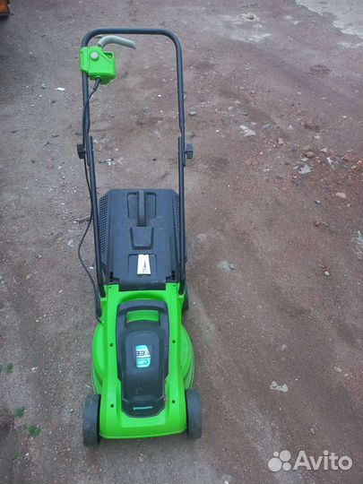 Газонокосилка электрическая