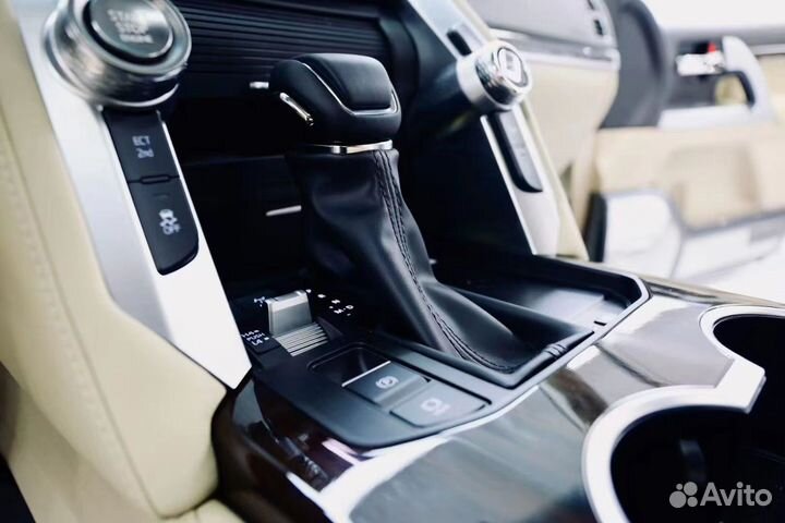 Рестайлинг салон Toyota LC200 2008-2015гг в LC300