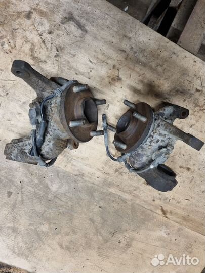 Поворотные кулаки всборе