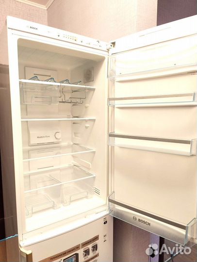 Холодильник Bosch KGN39Y20
