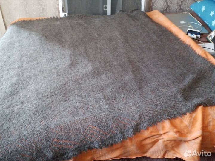 Платок пуховый ручной вязки