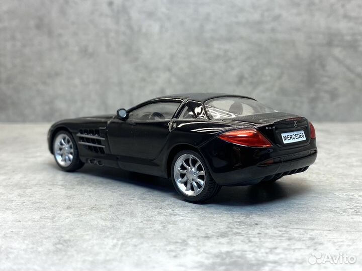 Модель Mercedes-Benz McLaren SLR 1:43