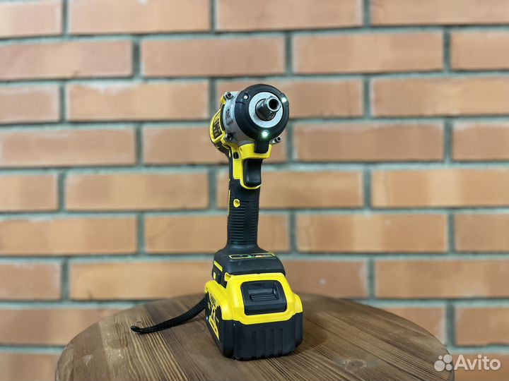 Гайковерт аккумуляторный dewalt