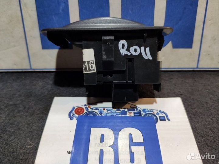 Кнопка стеклоподъемника задняя левая Toyota