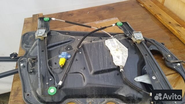 Стеклоподъемник передний правый Volkswagen Passat