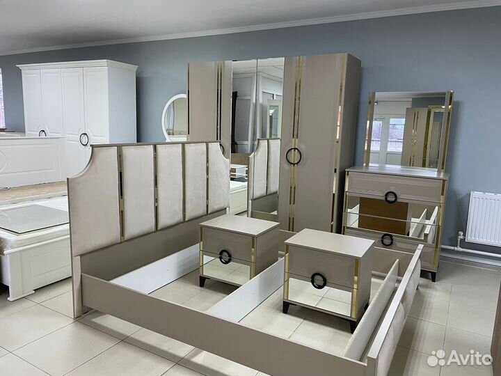 Спальный гарнитур николь