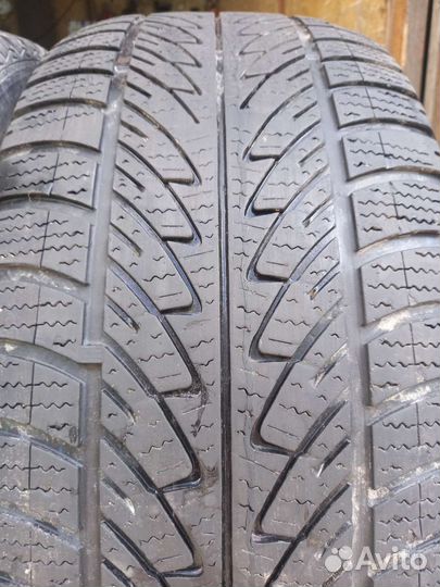 Goodyear UltraGrip 8 Performance 235/55 R17
