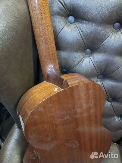 Классическая гитара Kremona