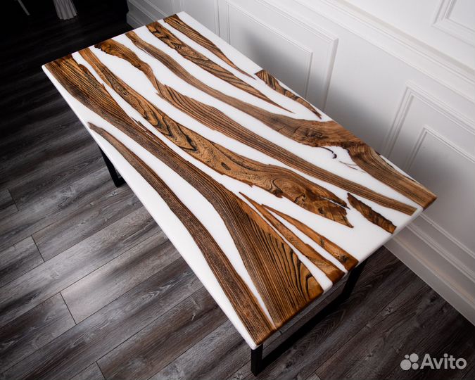 Стол из эпоксидной смолы