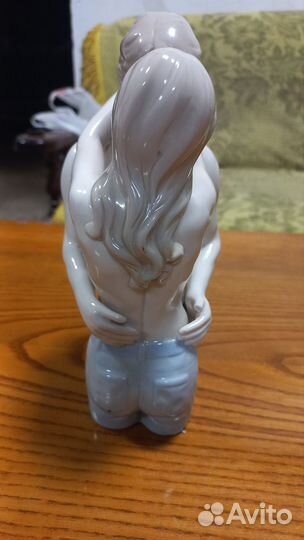 Статуэтка фарфор