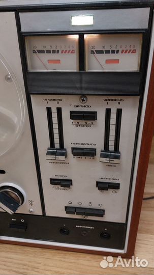 Катушечный магнитофон 