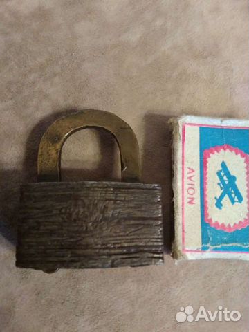 Редкий старинный замок