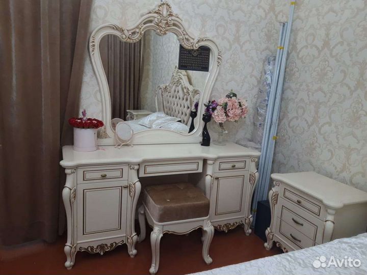 Спальный гарнитур
