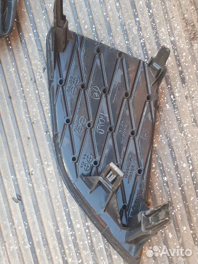 Накладка противотуманной фары тойота королла 150