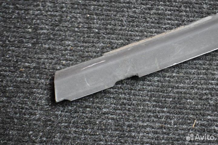 Молдинг двери задний правый Nissan Wingroad WFY11