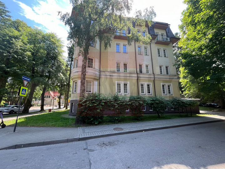 Первая линия на пешеходном трафик