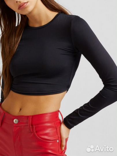 Черныц топ bershka