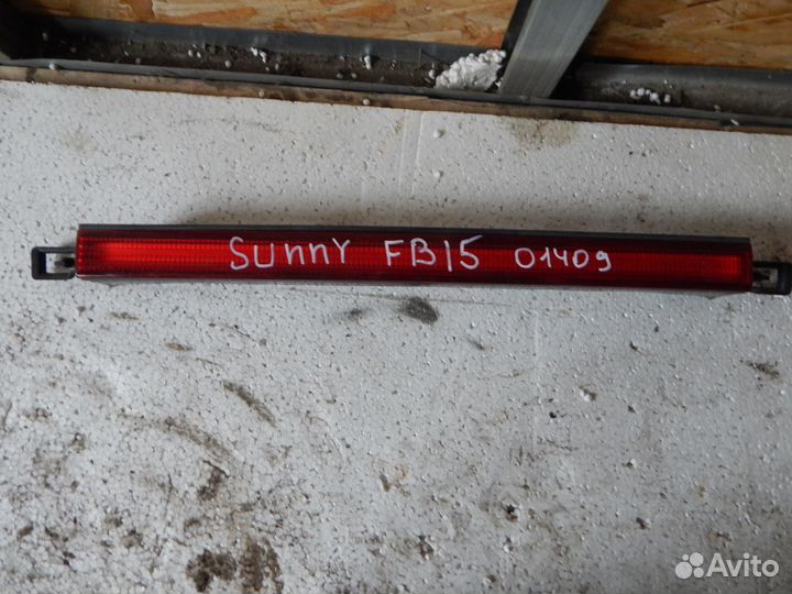 Фонарь задний в крышку багажника Ниссан Сани Стоп