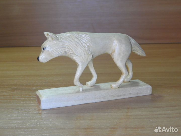 Волк - статуэтка